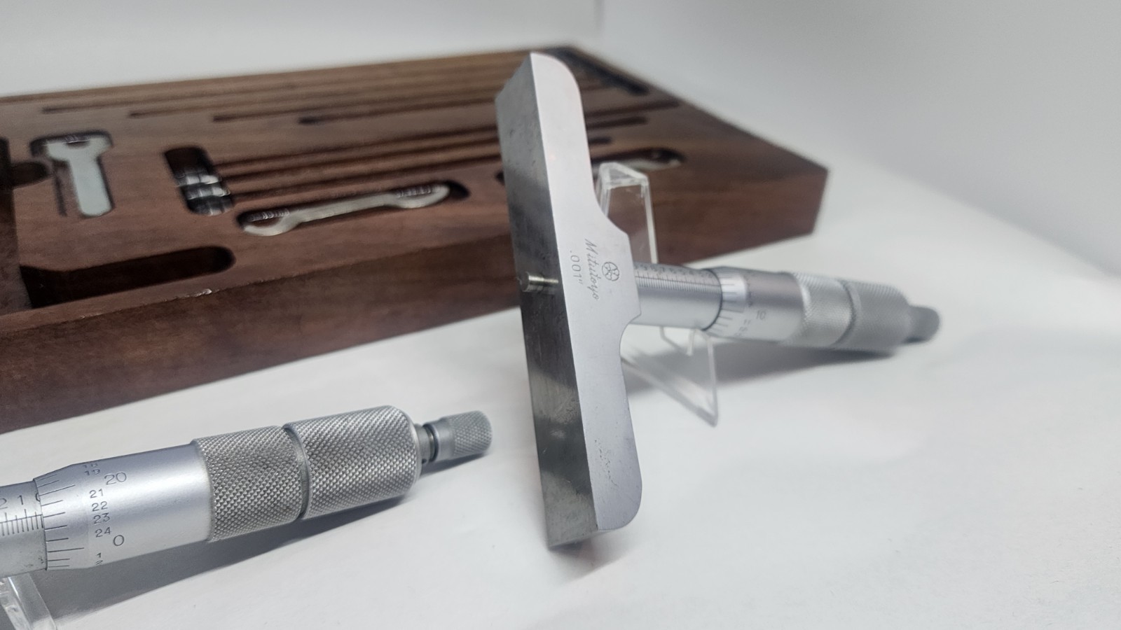 Mitutoyo Depth Gauges 0-6″ Set In Custom Wood Holder 2-3/8″ & 4″ Bases