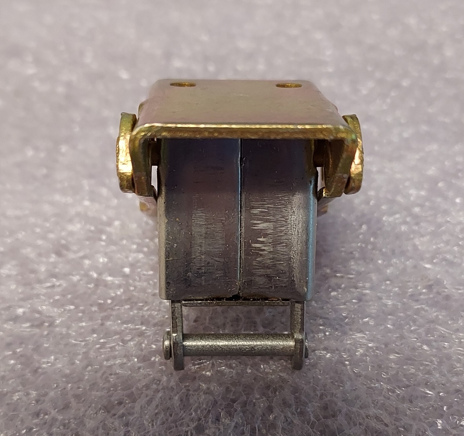 ‘1 PIECE’ – PN# MS18015-1 – NEILSON -STRIKE & CATCH, CLAMPING CAD PLATED