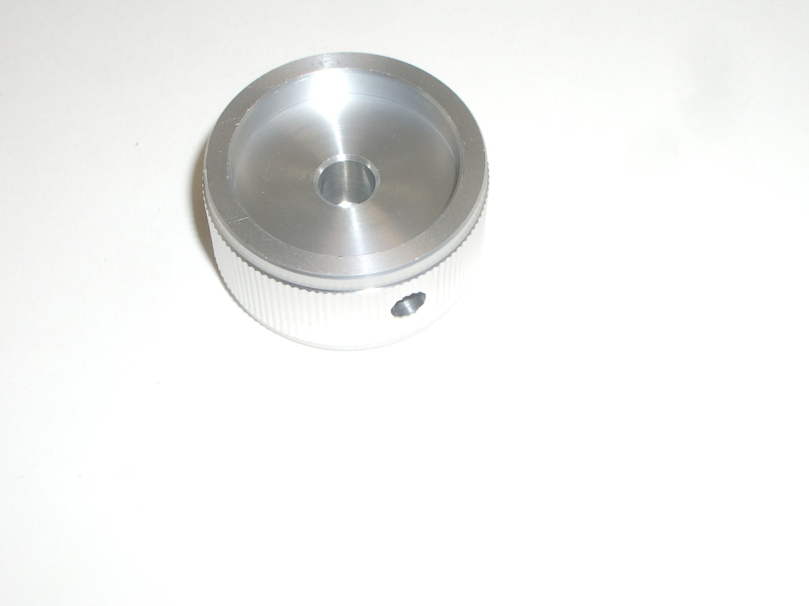 CED P-K312 ALUMINUM KNURLED 1-1/4″ ROUND RADIO DIAL KNOB SILVER 1/4″ SHAFT 1PC