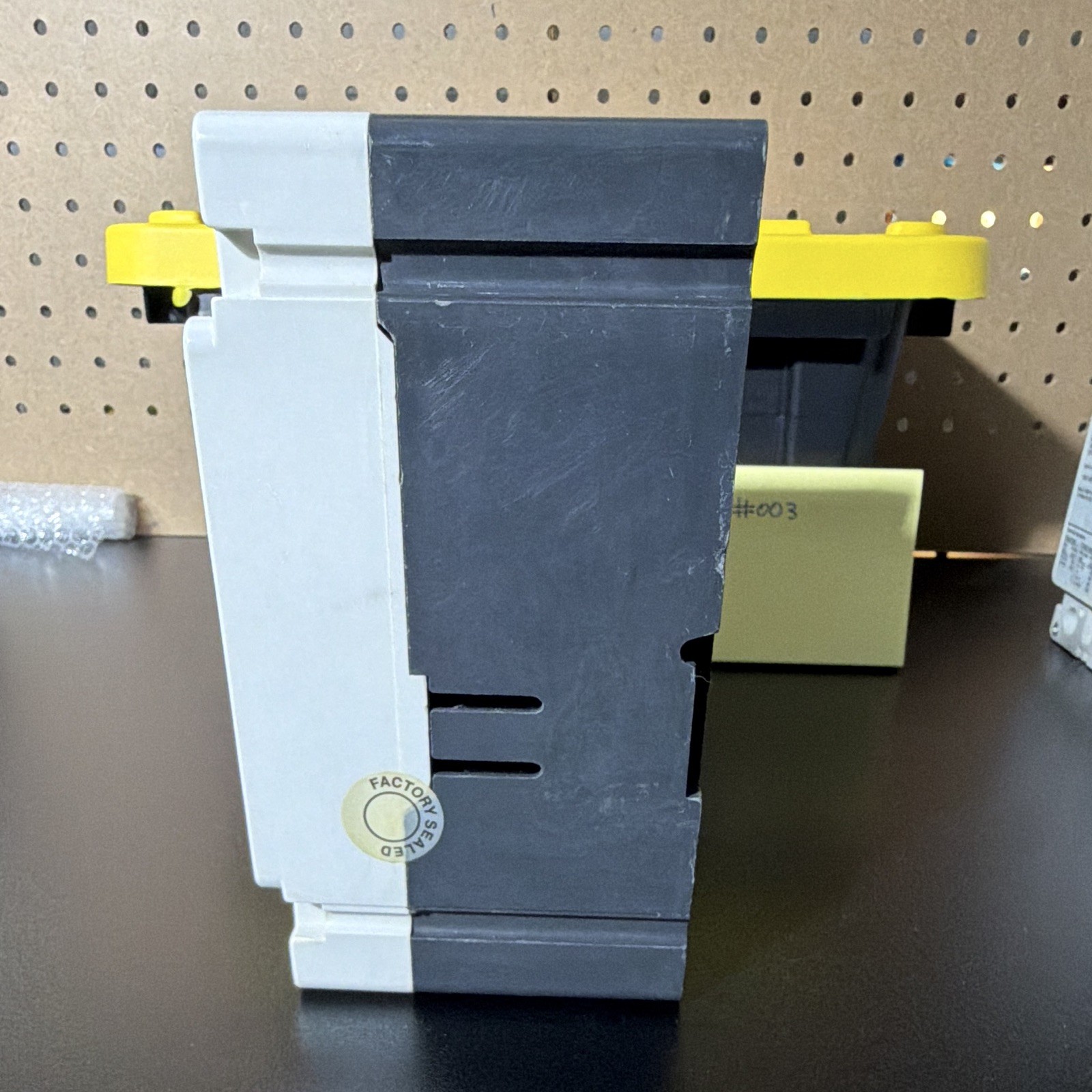 Eaton HFD 65k HFD3040BEP10 Molded Case Circuit Breaker, 3-Pole, 40A, 600V (NNB)