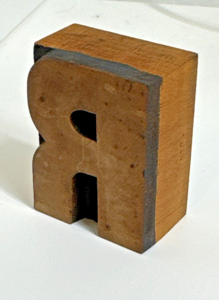 Vintage Letterpress WOOD LETTER R “R” PRINT TYPE Printing 2″