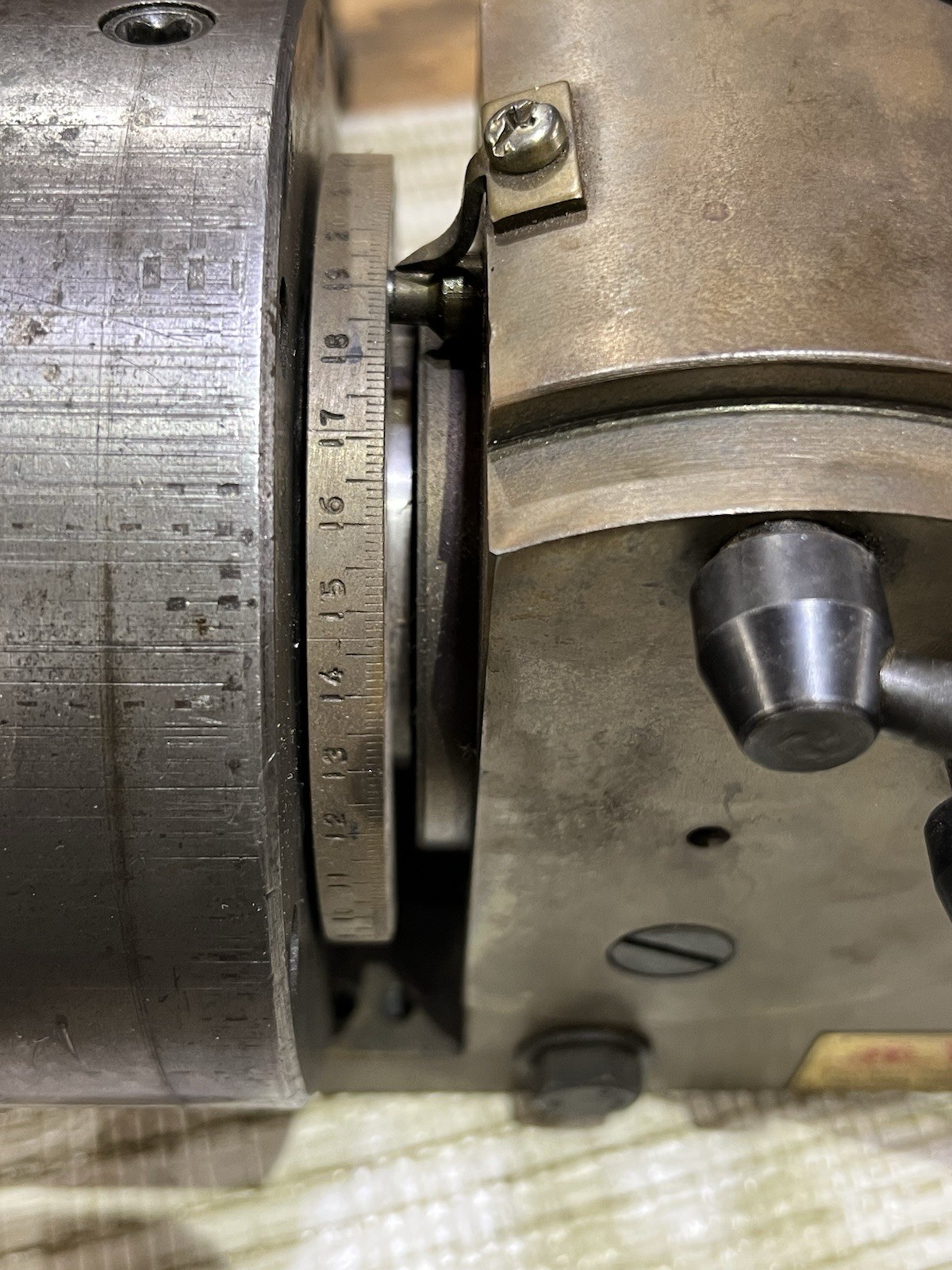 Yiyen Universal Dividing Head w/6” Chuck Nice Shape—Taiwan (loc:wa)