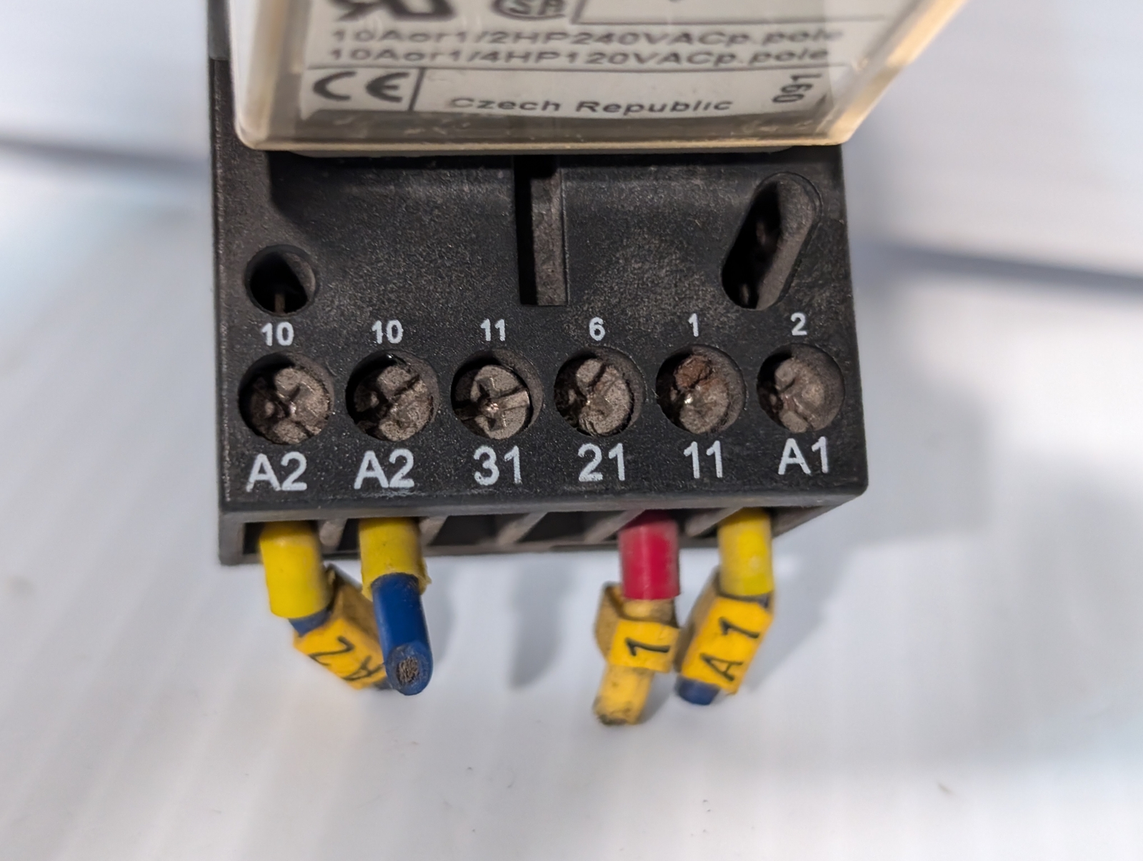 Schrack MT3330C4 relay, 24VDC with Schrack MT78740 relay base as shown