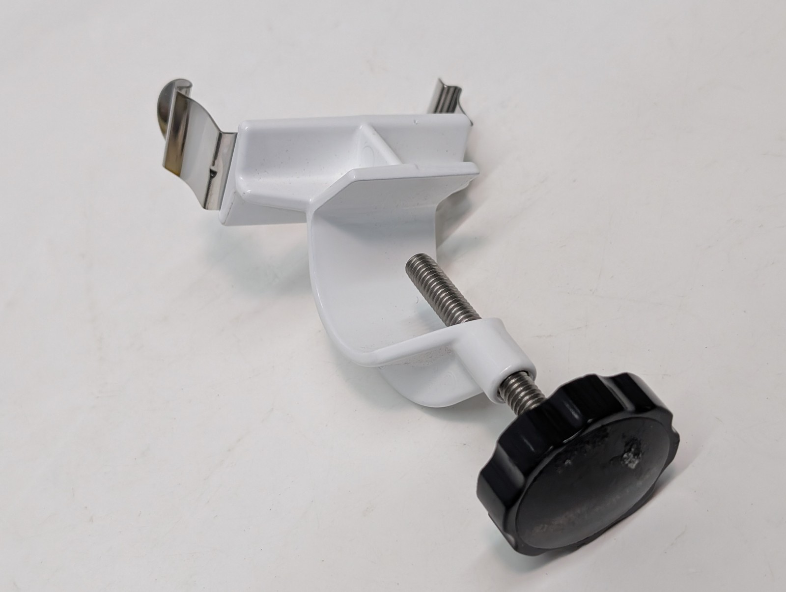 Edwards Lifesciences DTSC table clamp mounting bracket accessory as shown