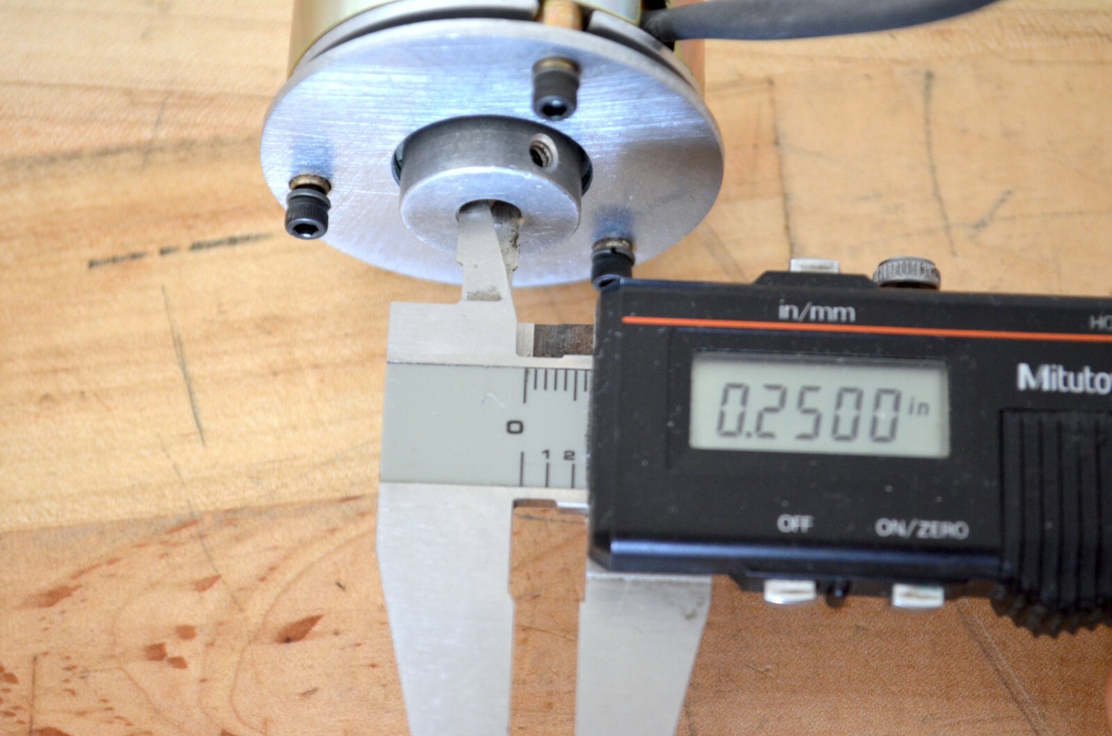 NEW Inertia Dynamics 1702-0029 Failsafe Electromagnetic Brake 18vdc , 1/4″ shaft