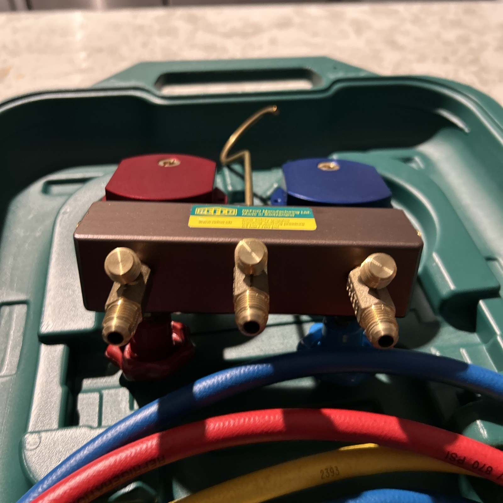 REFCO GYLCERIN FILLED REFRIGERATION GAUGE MANIFOLD SET WITH CARRY CASE W/ Hoses
