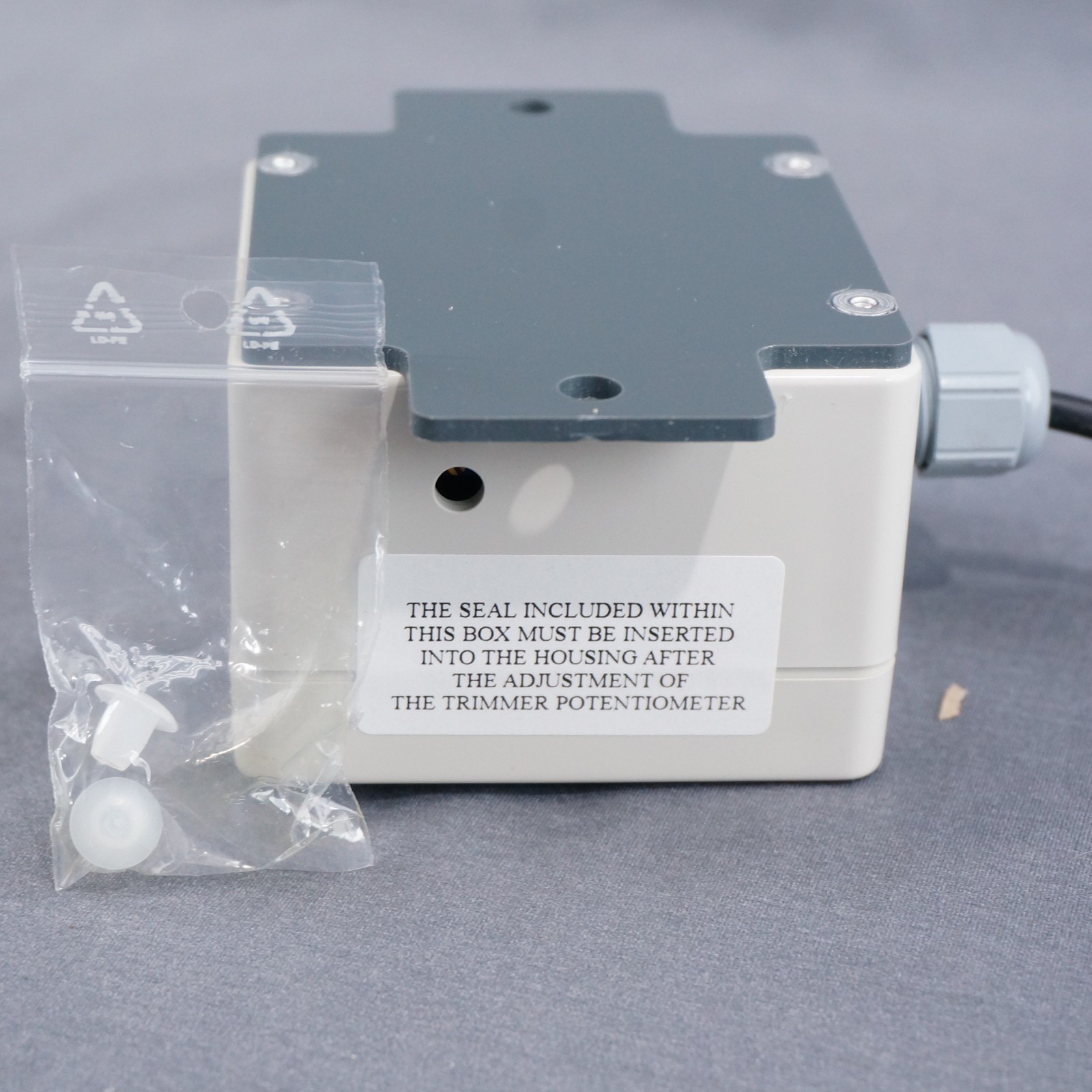 2 Marl 24V Yellow 590 nm 45 LED Moisture Proof Cube Industial Illuminator New