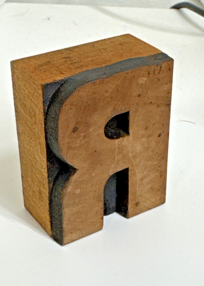 Vintage Letterpress WOOD LETTER R “R” PRINT TYPE Printing 2″