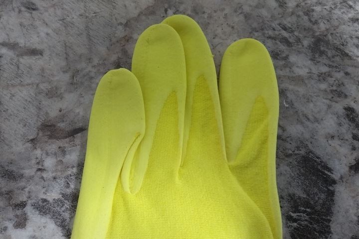 Pip 34-8743FY 12 Pk Size XS / 6 Yellow Cut-Resistant Glove