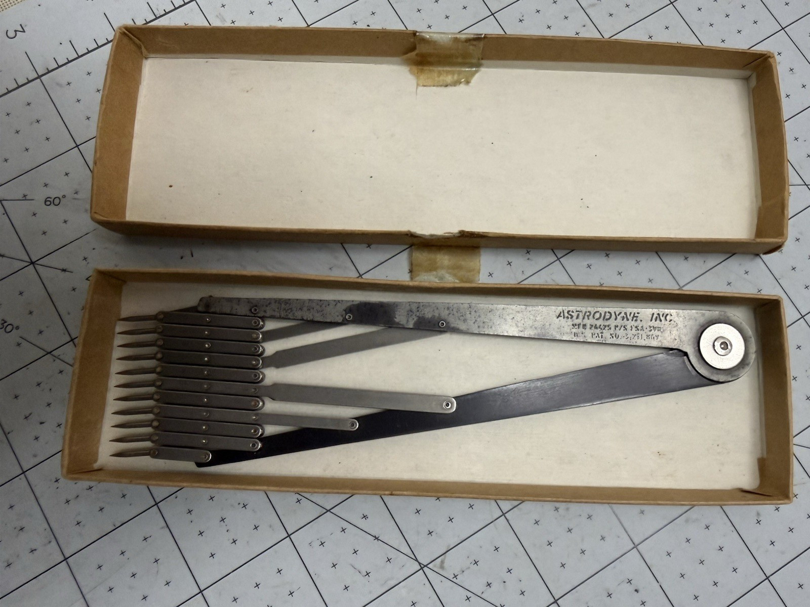 ASTRODYNE VINTAGE 6675-00599-8880 DIVIDER, EQUAL SPACING 8/82 AS SHOWN