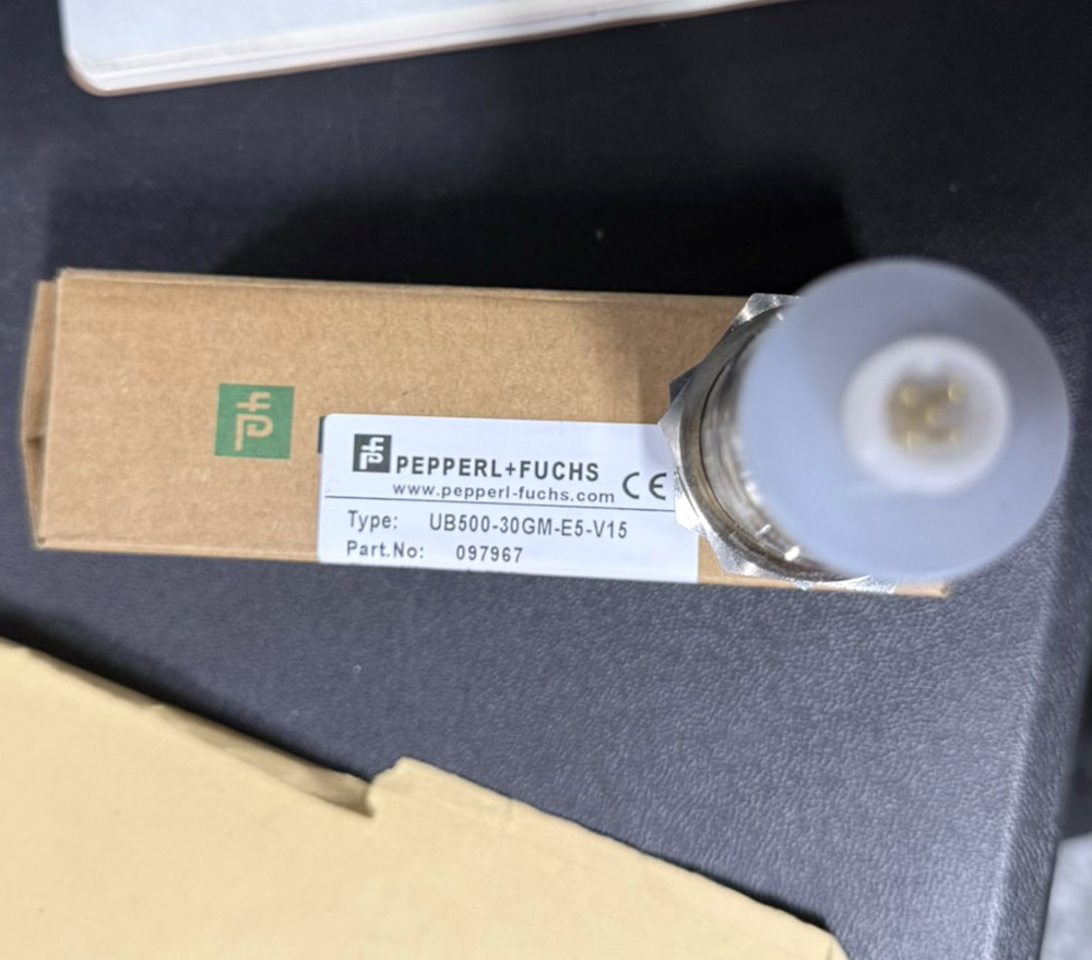 New In Box PEPPERL+FUCHS UB500-30GM-E5-V15 Ultrasonic Sensor 10-30VDC