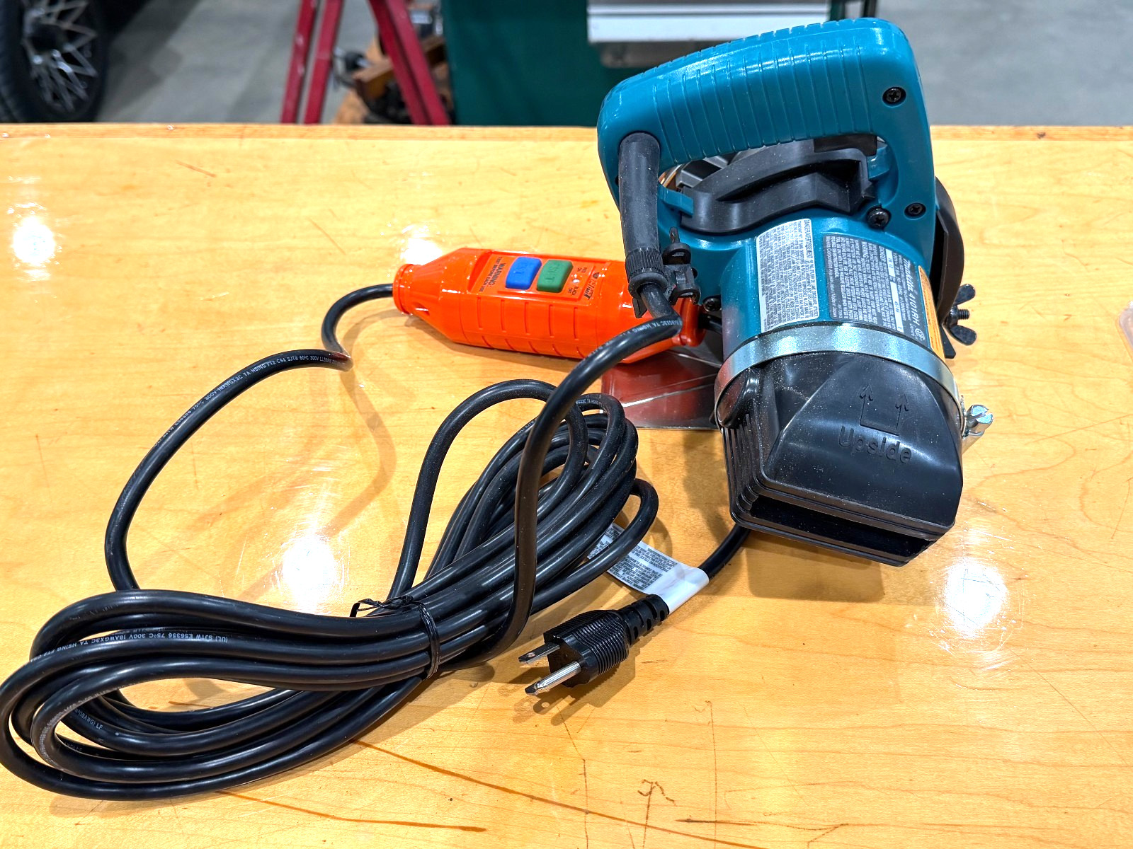 Makita 5″ 860W Masonry Saw – 4101RH-New with Carry Bag