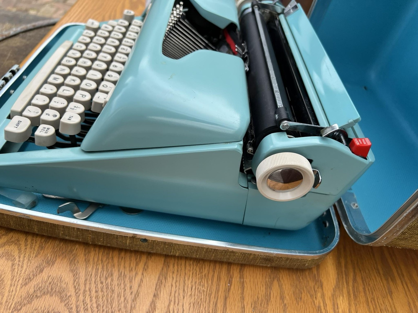 Vintage Royal Futura 600 Portable Manual Typewriter Aqua Blue W/ Carry Case