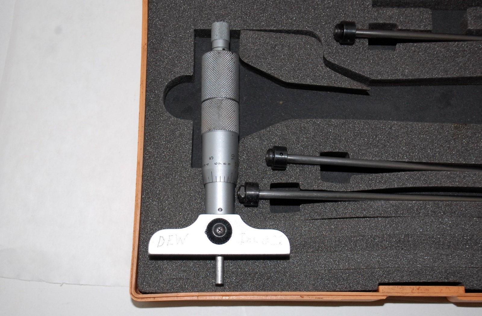 Mitutoyo 0 – 4 Inch Depth Micrometer With Original Case
