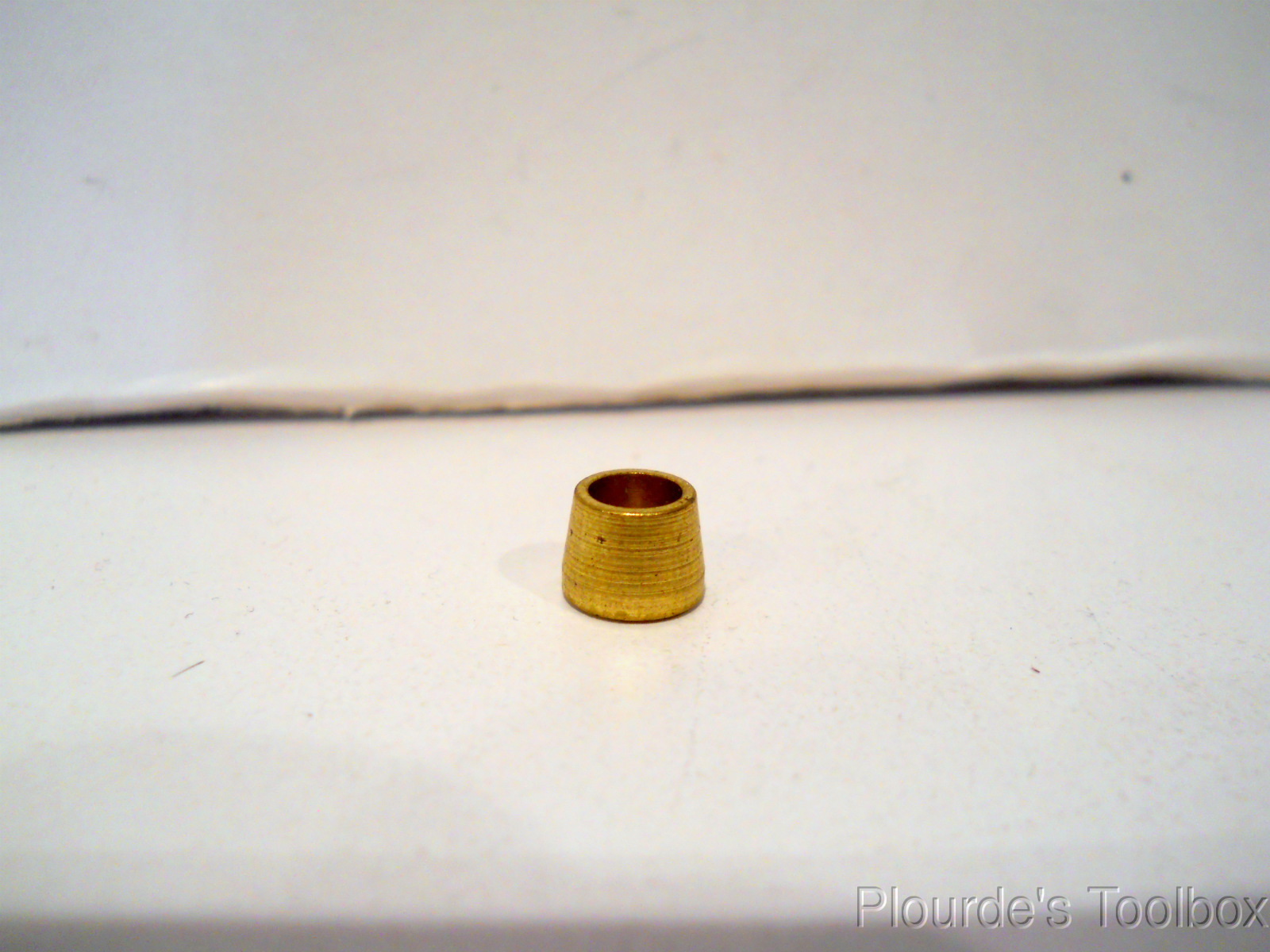 New Parker Brass 1/4″ Tube x 1/4″ Tube Union 90° Elbow Fitting, 4-4 EBZ-B