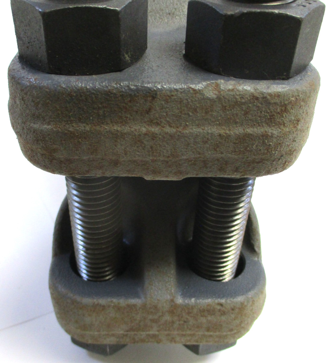 GRAYLOC CLAMP CONNECTOR, 2-1/2″ to 3″, CL3, SA182-F22, w/SPHERICAL NUTS , NOS