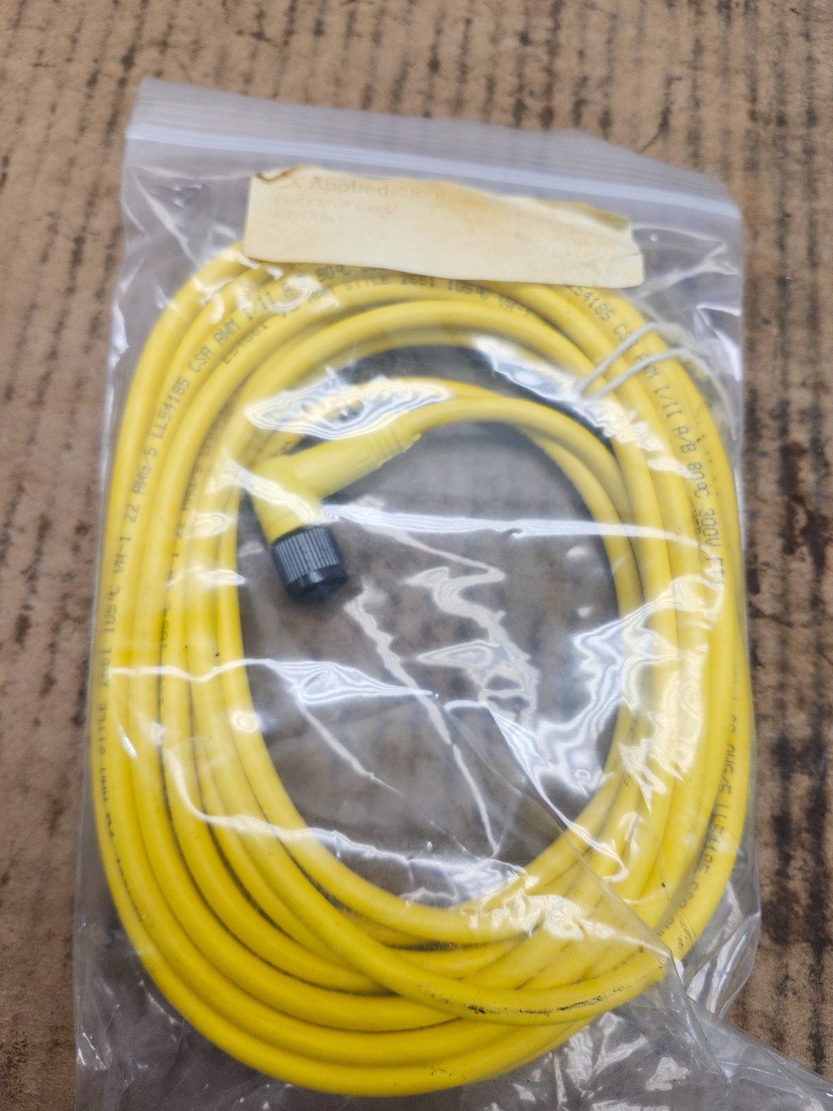 NEW IN BAG LOT OF 2 BALLUFF CABLE C04BEH00TY100M