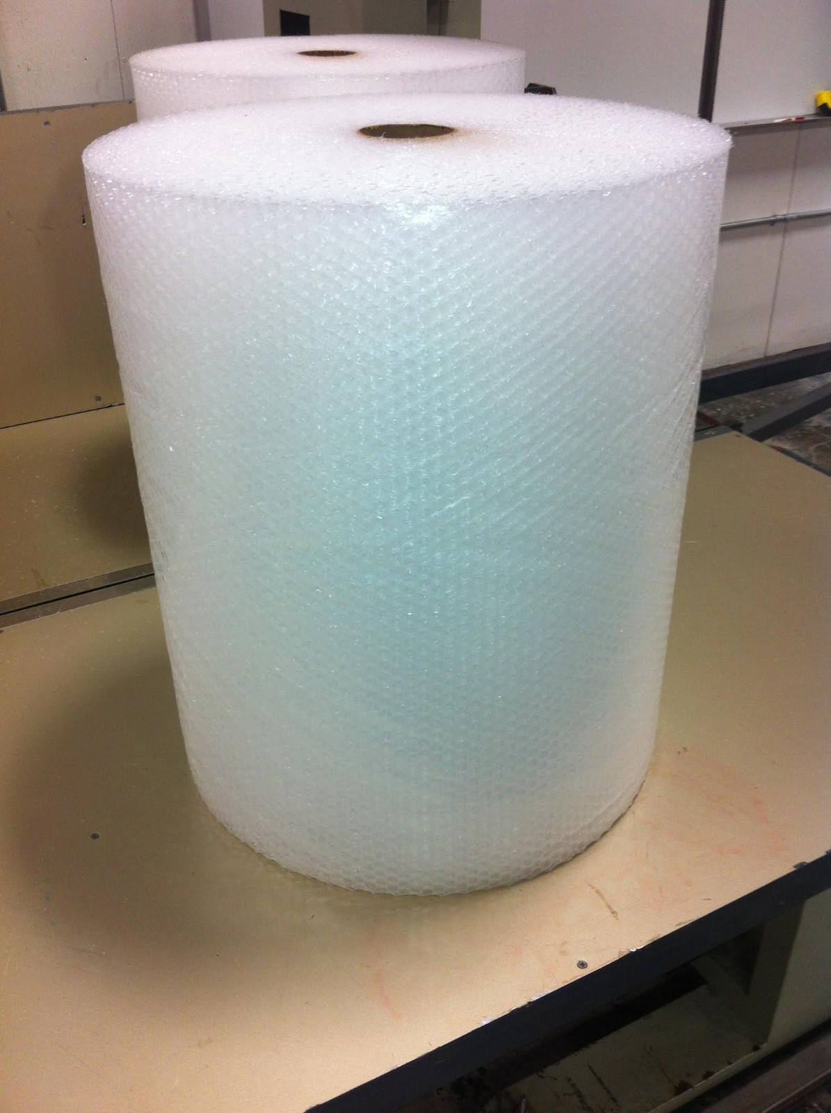 3/16″ WP Small Bubble Cushioning Wrap Padding Roll 700′ x 24″ Wide 700FT