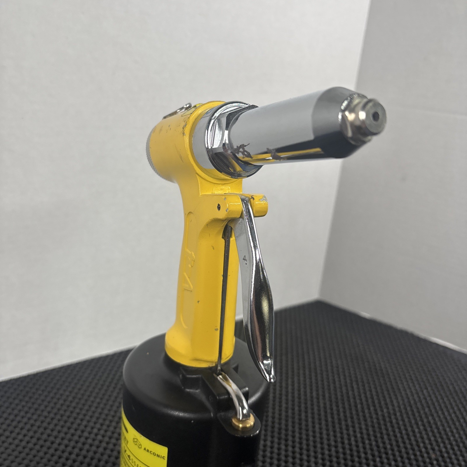 VALUERIVET V-4 (55462) PNEUMATIC AIR/HYDRAULIC POP RIVET GUN 3/32″-1/4″ DIAMETER