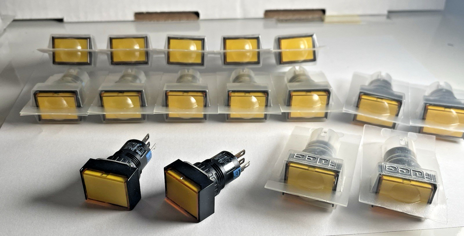 ?? HUGE Lot 76x IDEC Push Button Switches AL6-M AL6-AP Multicolor + Manual NOS
