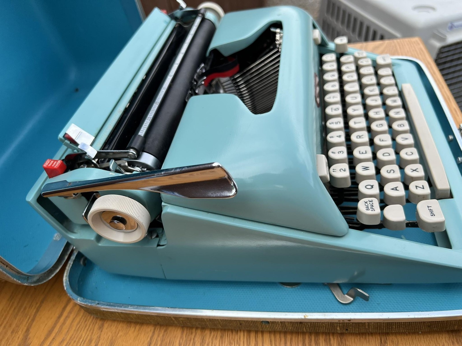 Vintage Royal Futura 600 Portable Manual Typewriter Aqua Blue W/ Carry Case