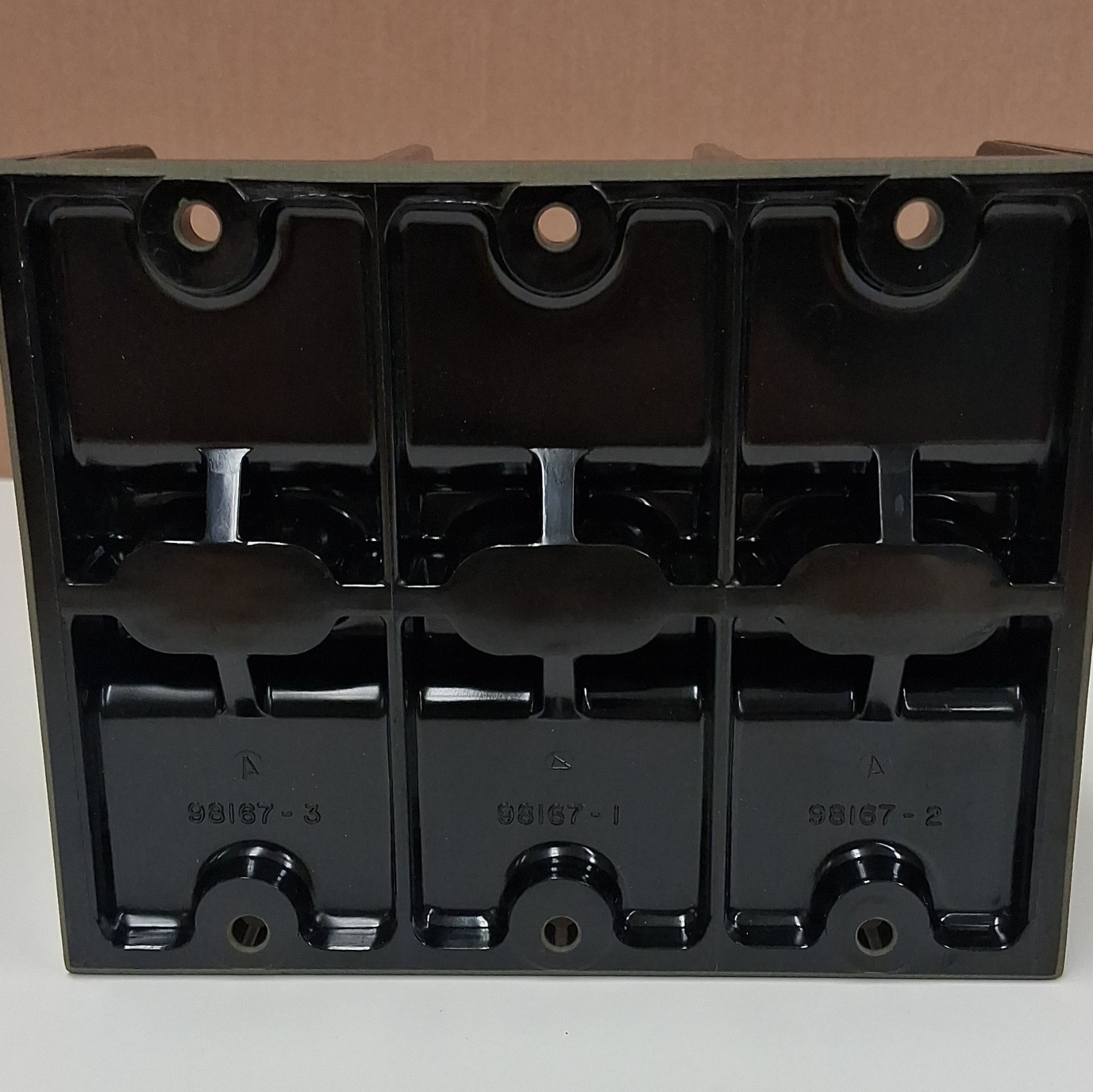 Allen-Bradley 1492-PD3183 3-Pole 600V Power Terminal Block Screw-On Black