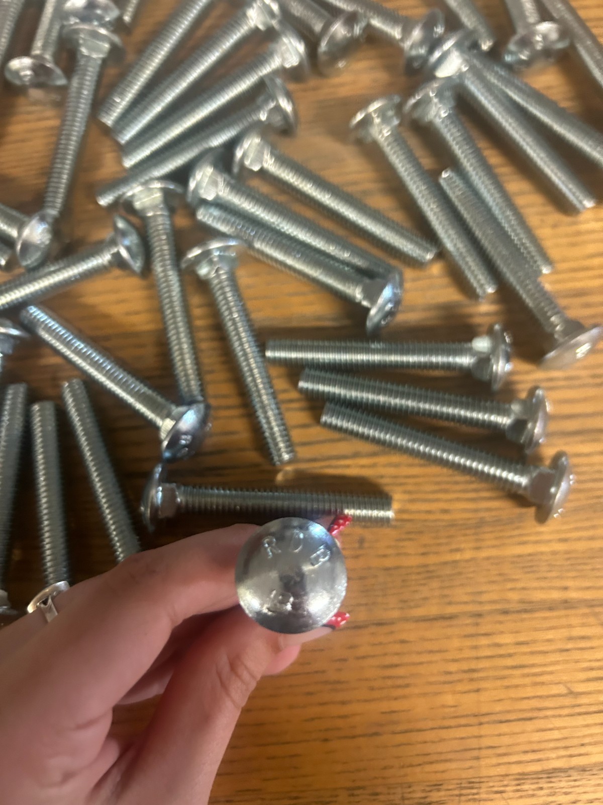 HILLMAN 10 POUNDS 3/8-16 x 2-1/2″ Carriage Bolts BRAND NEW