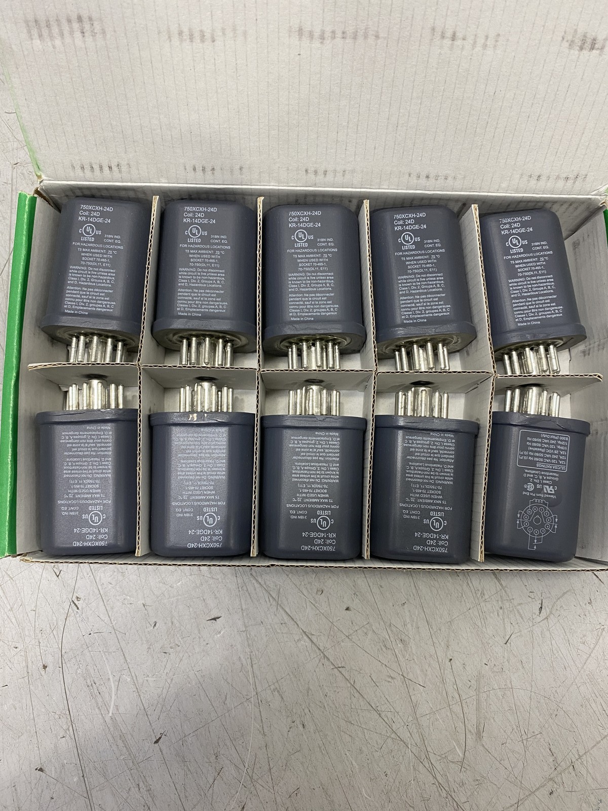 Lot Of 10 Schneider Electric Plug In Socket Mount 750XCXH-24D