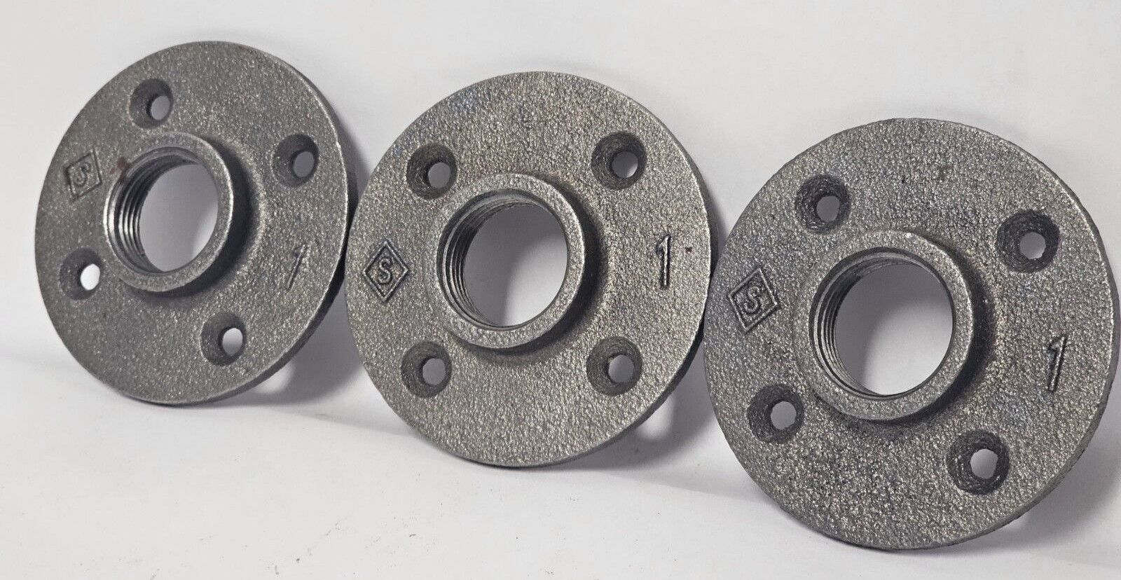 FLOOR FLANGE MALLEABLE IRON 1″ FNPT VIETNAM LOT OF 3