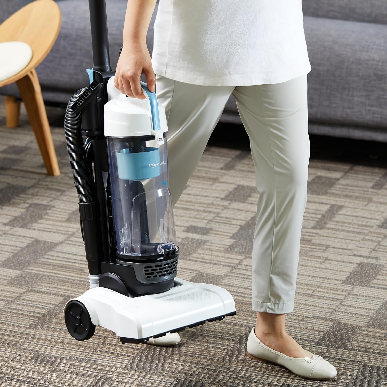 Amazon Basics Upright Bagless Vacuum Cleaner 720W 1.7L Lightweight 25ft Cord