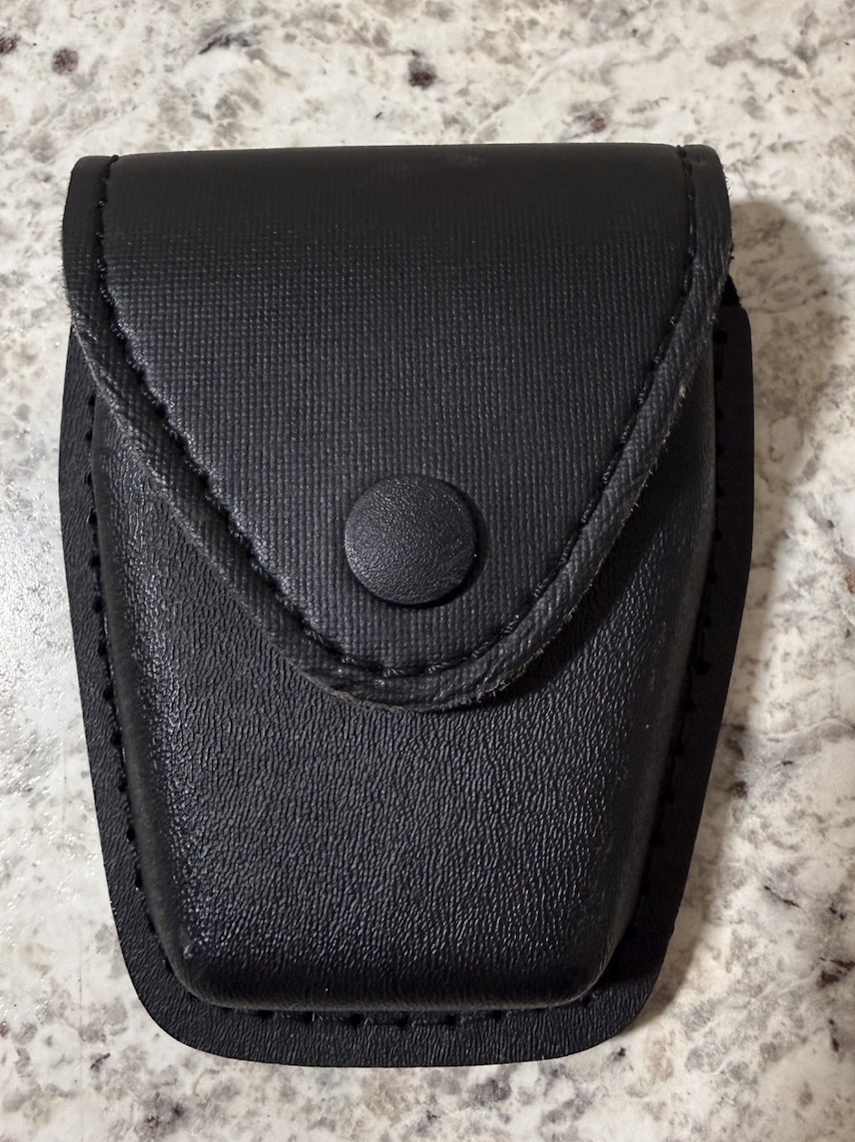 Safariland Duty Gear 190-2 Handcuff pouch Composite Sturdy Top Flap Snap NWOT