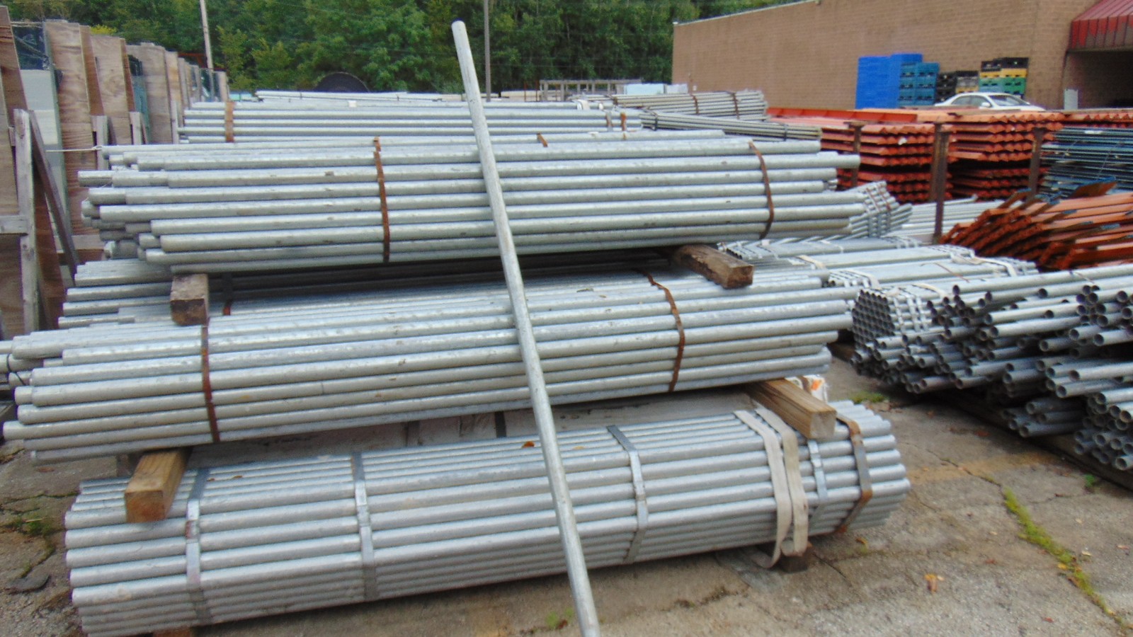 Galvanized Steel Pipe – 1-1/2″ x 5′ – SCH40 – Industrial Plumbing Conduit
