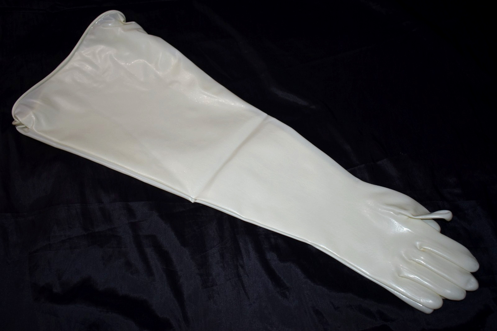 RENCO Drybox Gloves Nitrile 32″ Long 20 Mil Sz 9.75 Ambidextrous For 8″Port #1