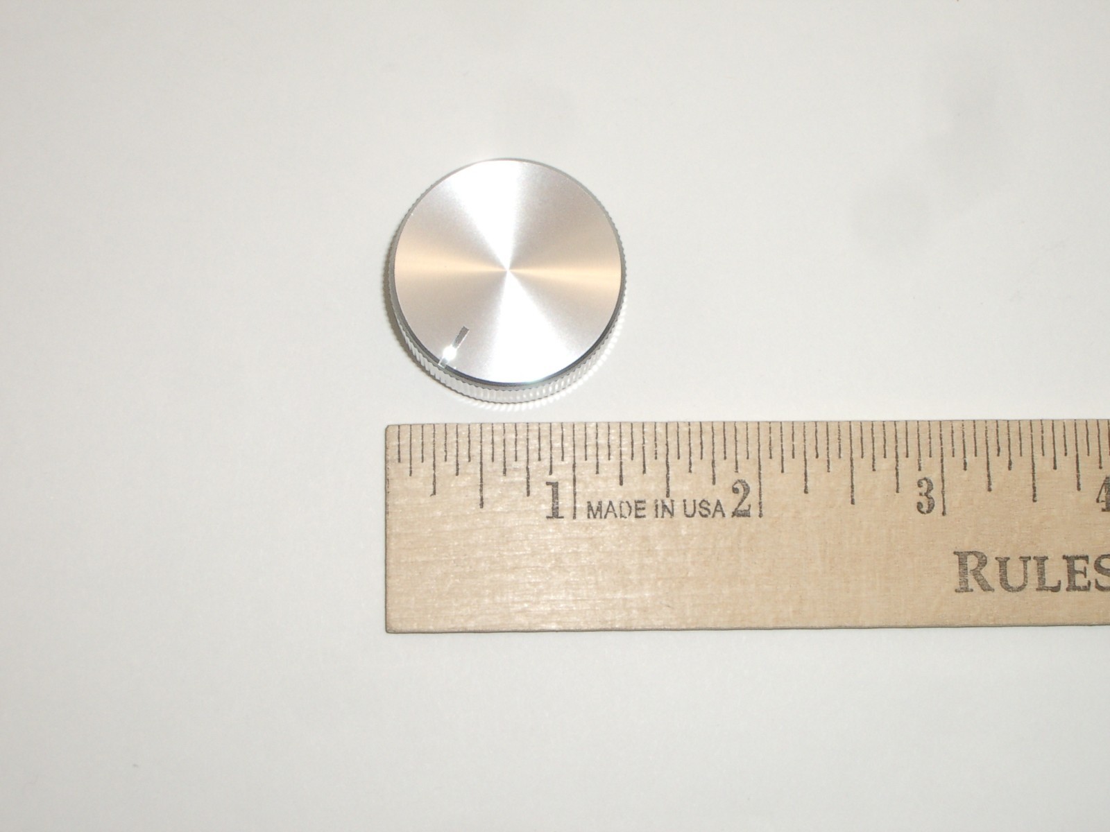 CED P-K312 ALUMINUM KNURLED 1-1/4″ ROUND RADIO DIAL KNOB SILVER 1/4″ SHAFT 1PC