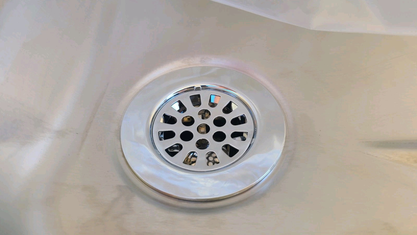 Elkay LMABFDWSS Bar Free Filter On-Wall Refrigerated Water Drinking Fountain