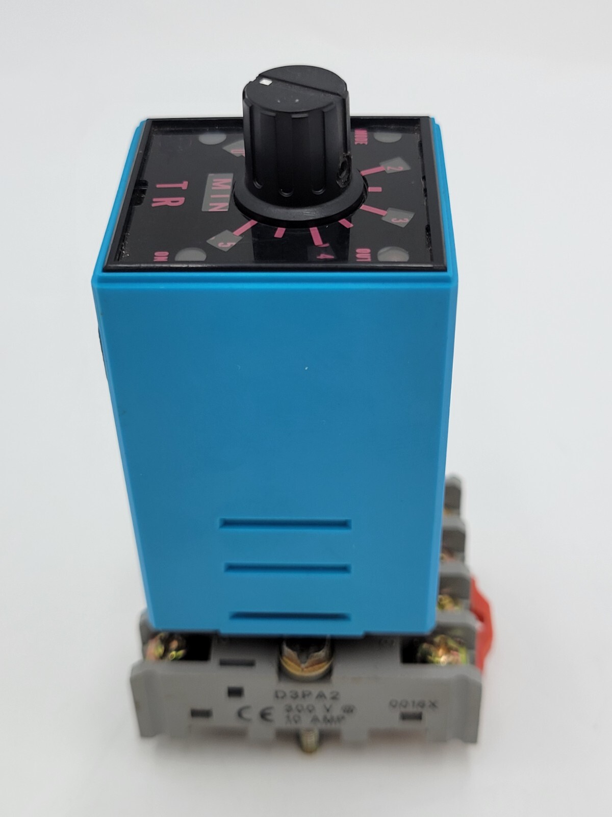 Cutler-Hammer TRN1P Electronic Timer 10A 120VAC 0-5 Min with D3PA2 Socket Base