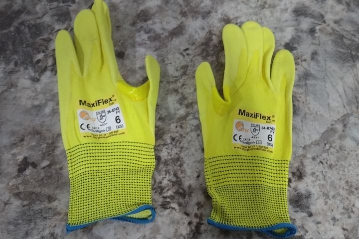 Pip 34-8743FY 72 Pk Size XS / 6 Yellow Cut-Resistant Glove