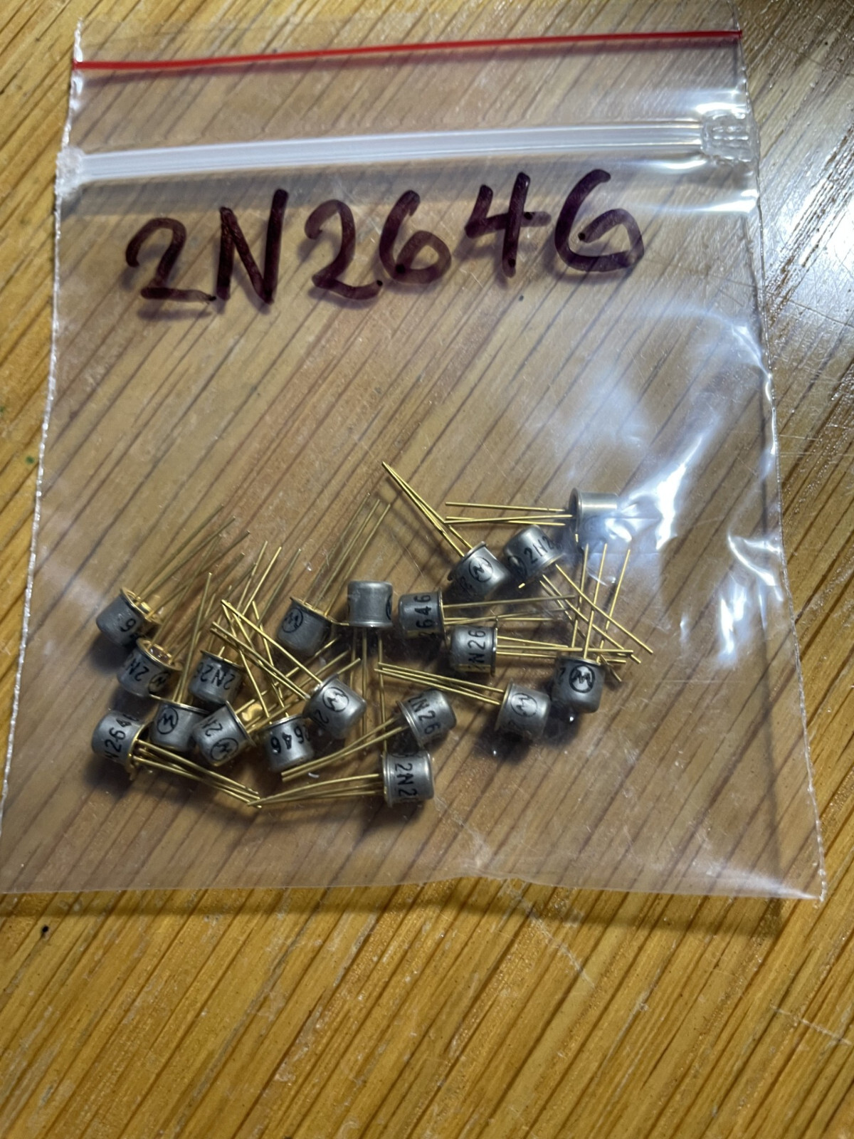 A Lot Of TWO MOTOROLA 2N2646 UniJunction transistors , 0.5 A, 30 V ,TO-18 case