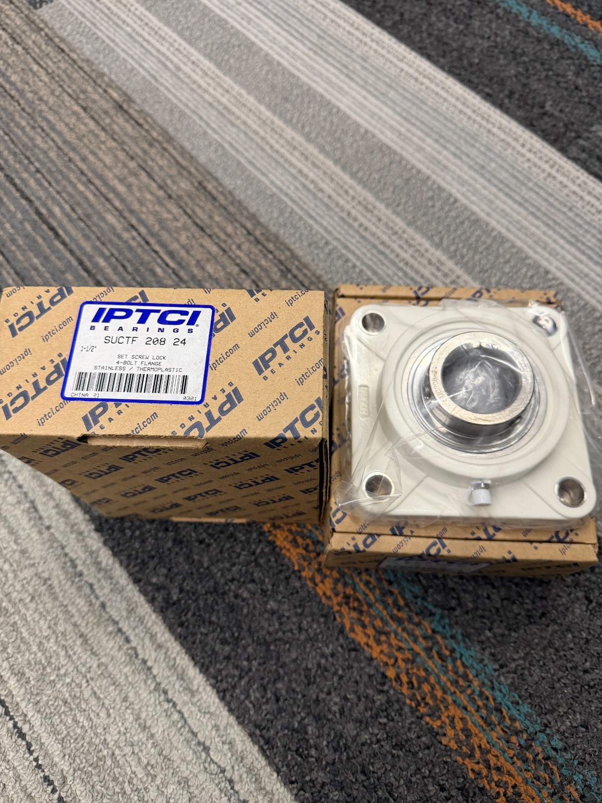 IPTCI BEARINGS SUCTF 208 24 1-1/2″ 4-bolt flange stainless / thermoplastic