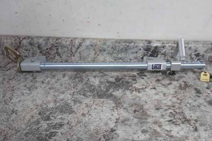 3M DBI-Sala 2108407 2-1/2 to 18 In Flange Width 310 Lb Cap Fixed Beam Anchor