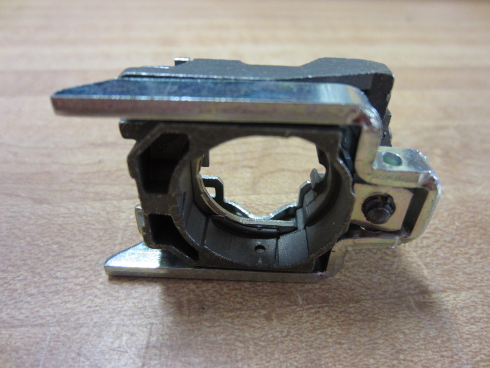 Telemecanique ZB4-BZ009 Schneider Latch ZB4BZ009 35600