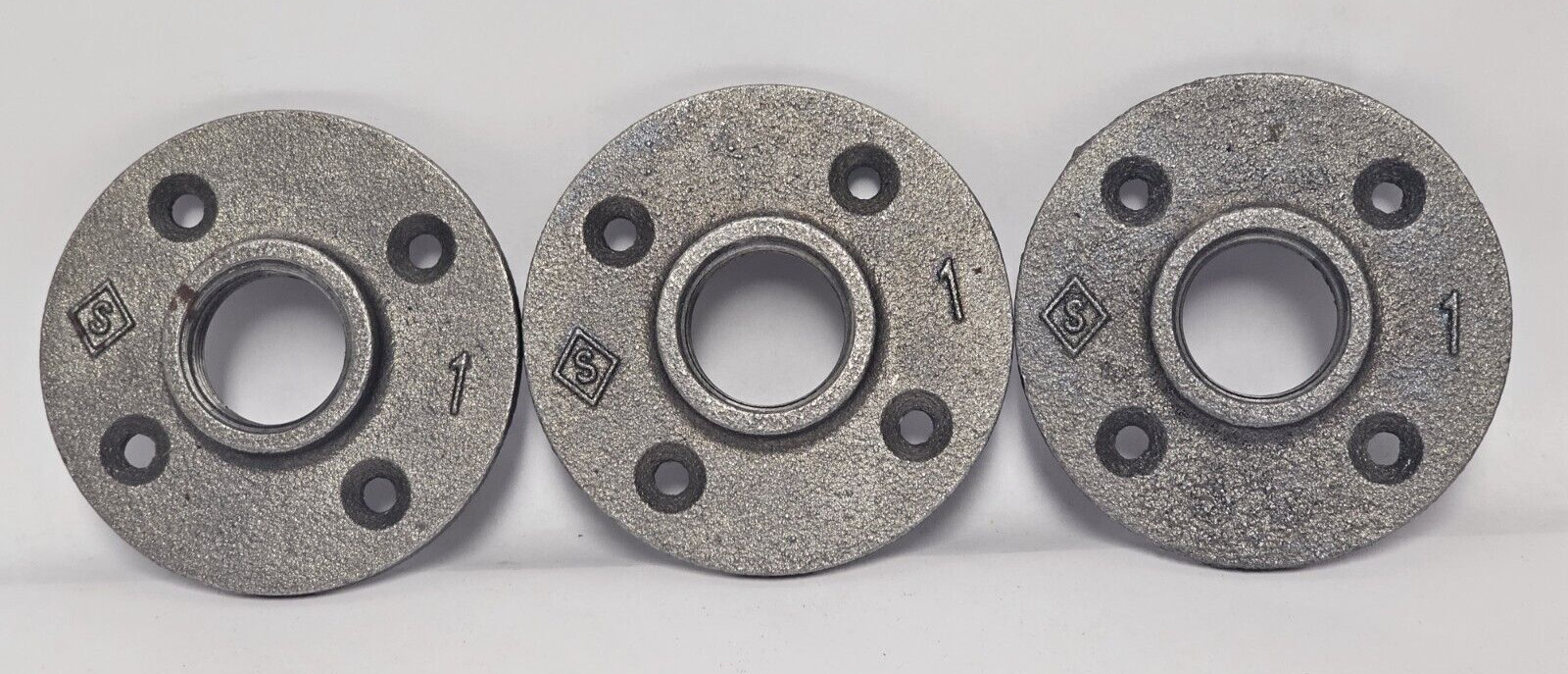 FLOOR FLANGE MALLEABLE IRON 1″ FNPT VIETNAM LOT OF 3