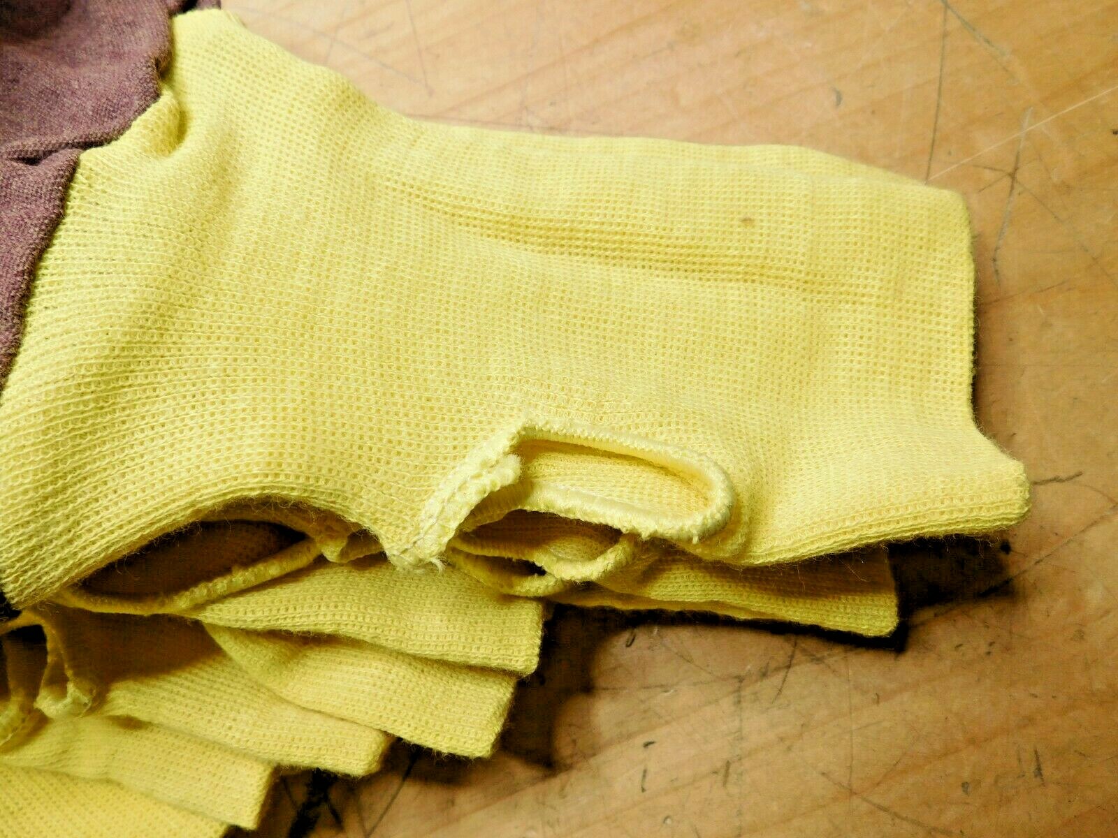 12 SLEEVES PIP KUT-GARD Cut-Resistant Arm Sleeve w/Thumb Hole 22″L 10-K4622