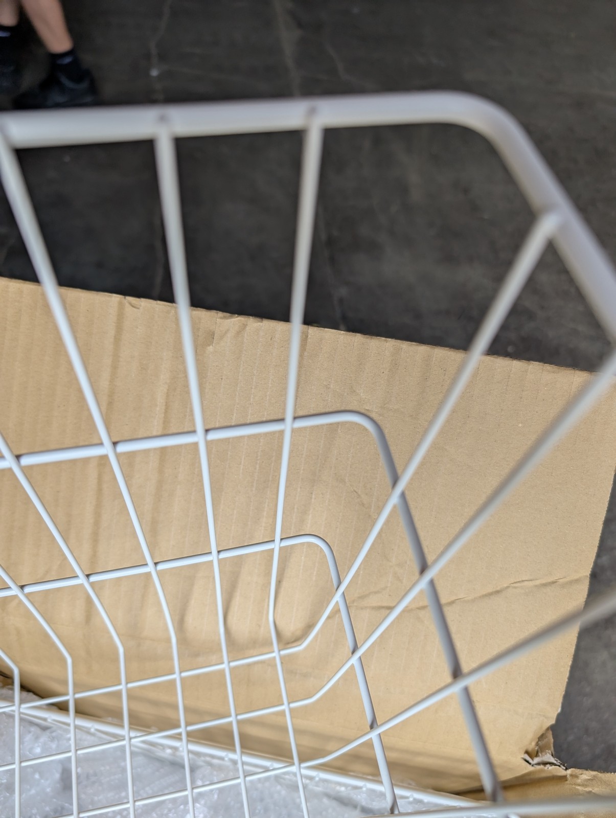 Case of 6 Unbranded 09004-BFA 12 in White Wire Baskets Made in Taiwan in box