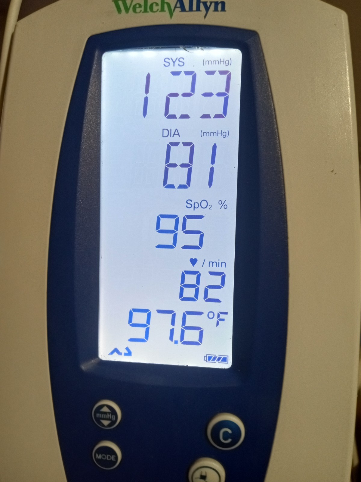 Welch Allyn Spot Vital Signs Monitor w/ Accessories ****FREE SHIPPING****
