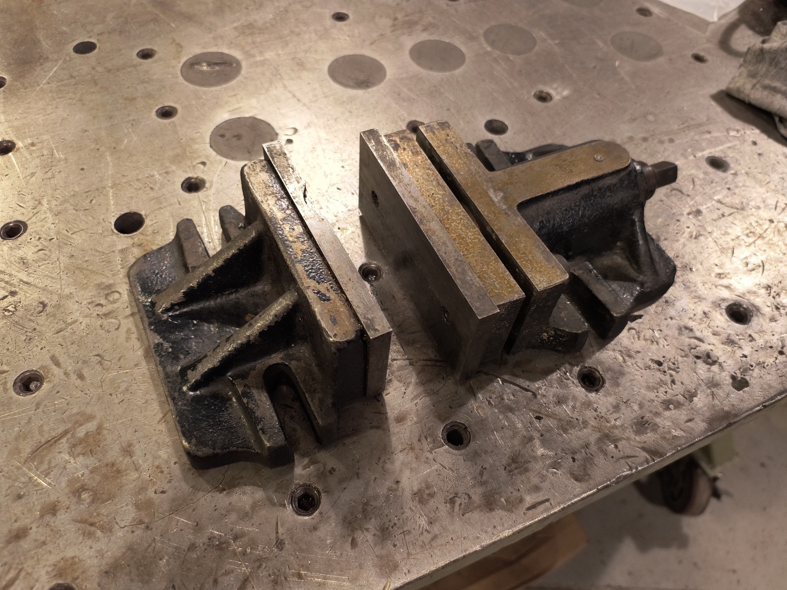 2 Piece Mill Vise 6″ Jaw Width Limitless Adjustable Table Vise