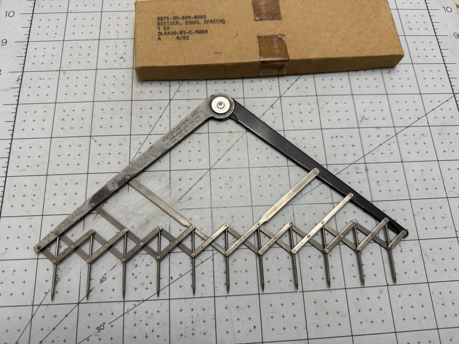 ASTRODYNE VINTAGE 6675-00599-8880 DIVIDER, EQUAL SPACING 8/82 AS SHOWN