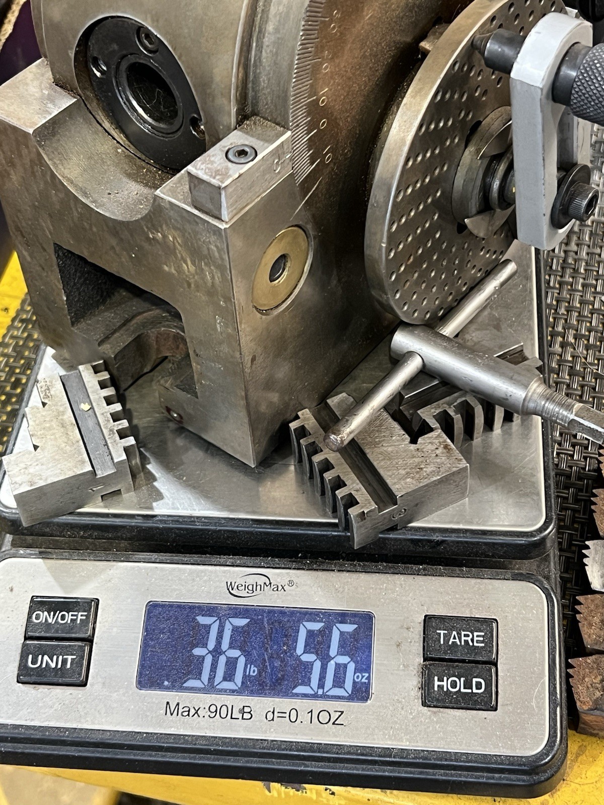 Yiyen Universal Dividing Head w/6” Chuck Nice Shape—Taiwan (loc:wa)