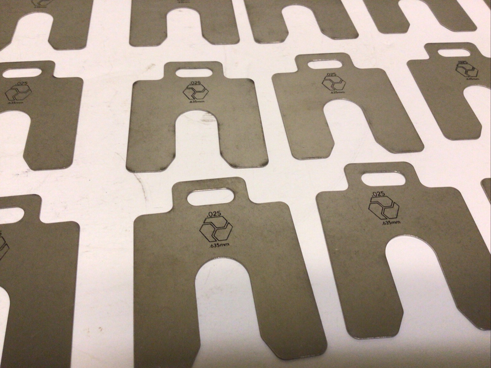 NEW, (LOT OF 18) MAUDLIN PRODUCTS MSA025 A-2 X 2″ X 0.004″,20 PACK SLOTTED SHIM